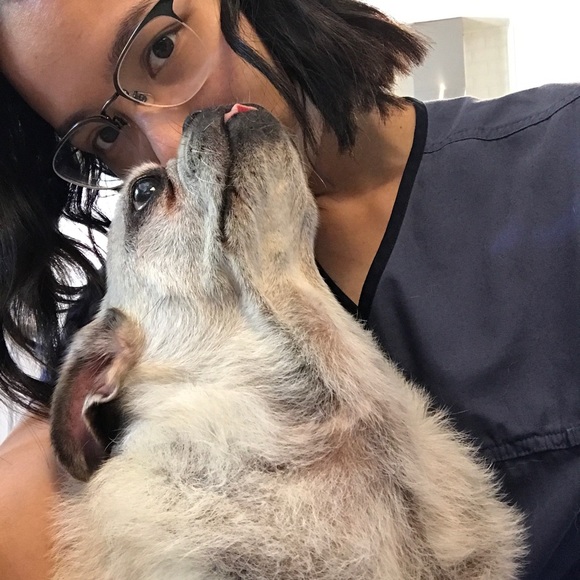 Meet your Posher, Claudia - Picture 1 of 1